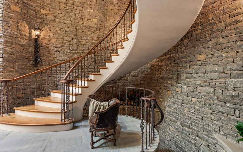 luxury real estate auctions