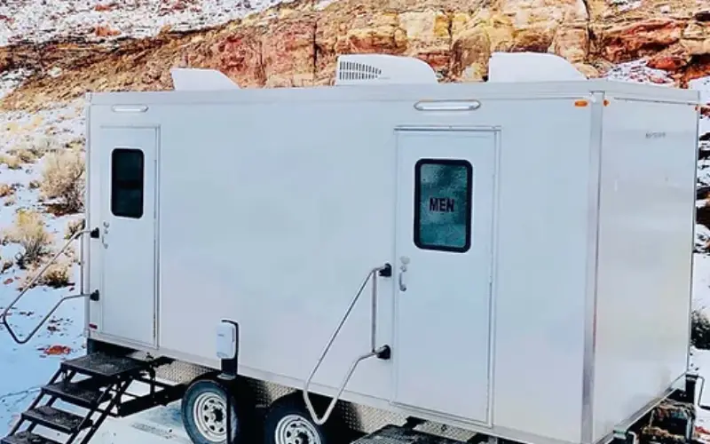 portable bathroom rental