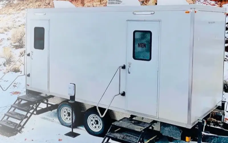 portable bathroom rental